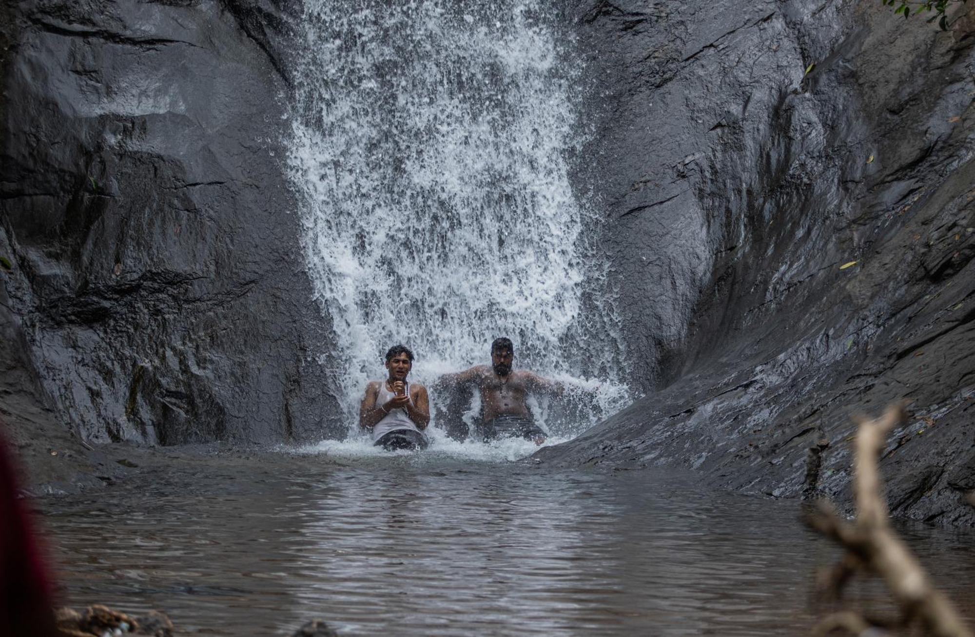 Aruvikuzhy Waterfalls Villa Kozhancheri Buitenkant foto